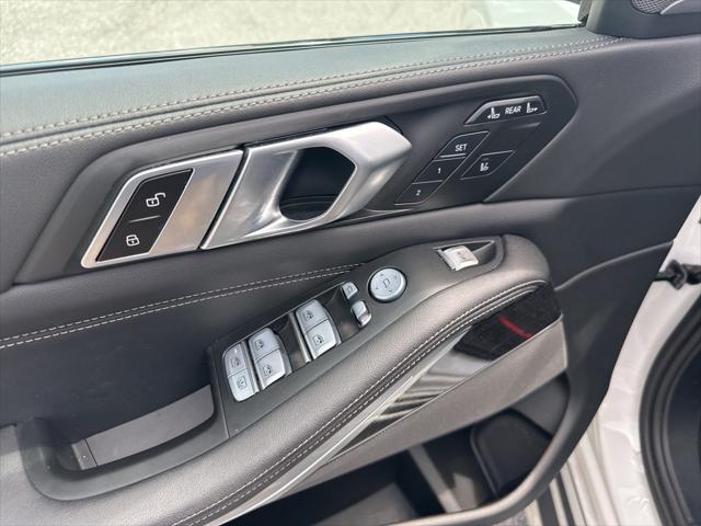 Photo of 2024 Mineral White Metallic BMW X7