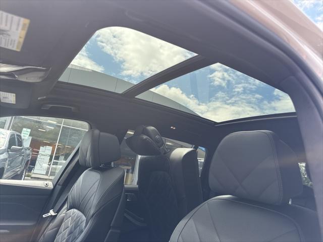 Photo of 2024 Mineral White Metallic BMW X7