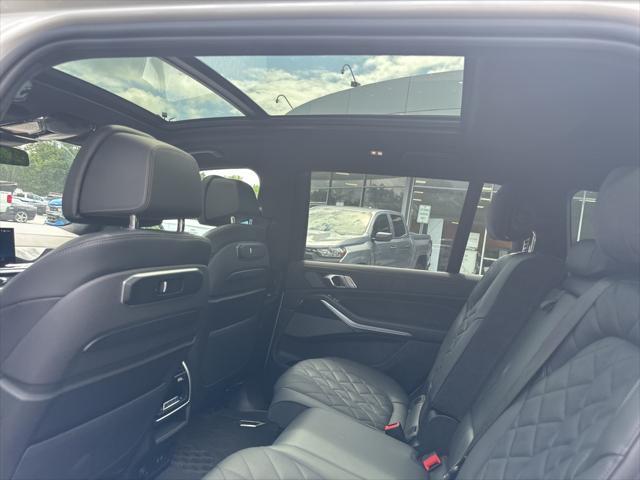 Photo of 2024 Mineral White Metallic BMW X7