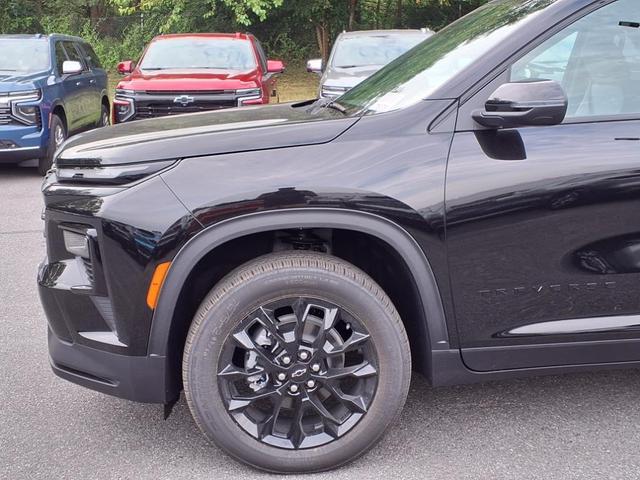 Photo of 2026 Mosaic Black Metallic Chevrolet Traverse