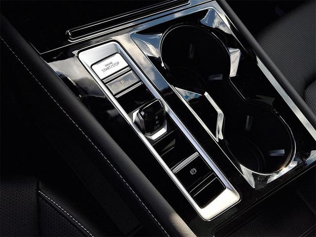 Photo of 2025 Opal White Pearl Volkswagen Atlas Cross Sport