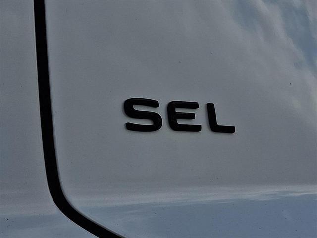 Photo of 2025 Opal White Pearl Volkswagen Atlas Cross Sport