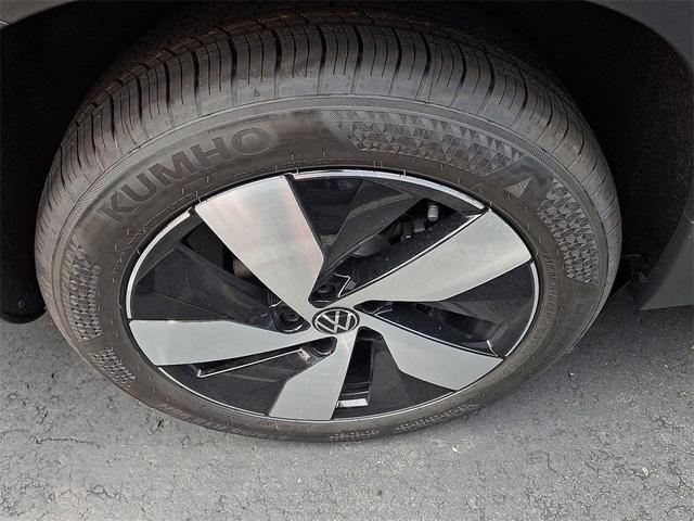 Photo of 2025 Deep Black Pearl Volkswagen Taos