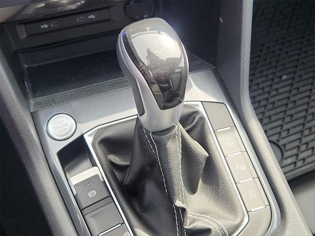 Photo of 2023 Opal White Pearl Volkswagen Tiguan