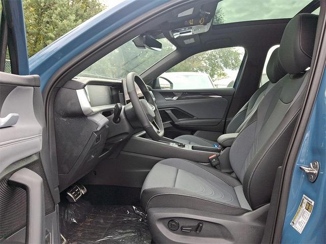 Photo of 2025 Monterey Blue Pearl Volkswagen Tiguan