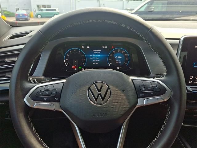 Photo of 2024 Pure White Volkswagen Atlas Cross Sport