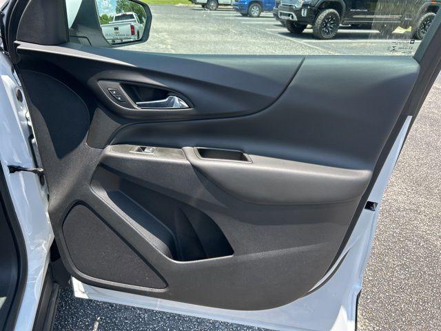 Photo of 2022 Summit White Chevrolet Equinox
