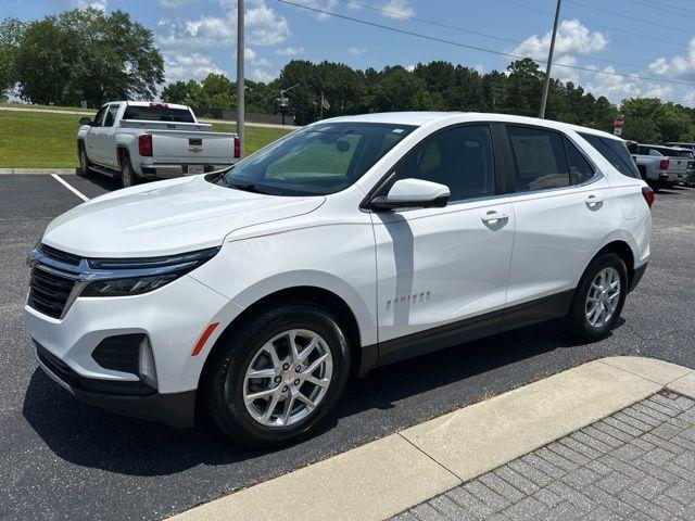 Photo of 2022 Summit White Chevrolet Equinox