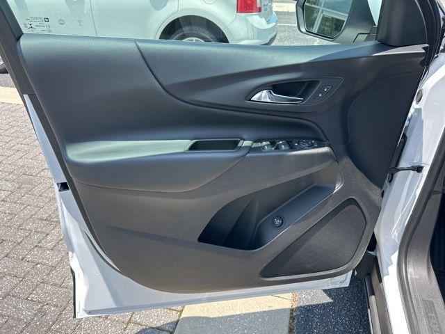 Photo of 2022 Summit White Chevrolet Equinox