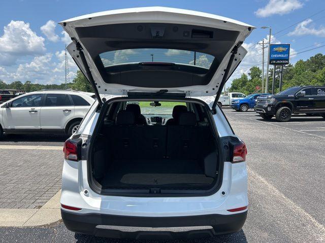 Photo of 2022 Summit White Chevrolet Equinox