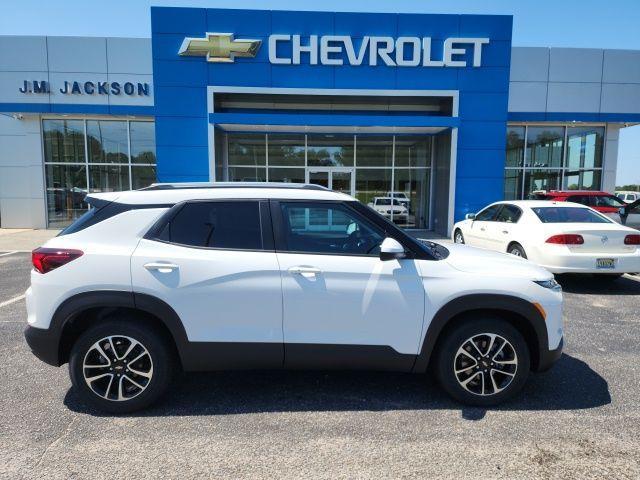 Photo of 2026 Summit White Chevrolet Trailblazer