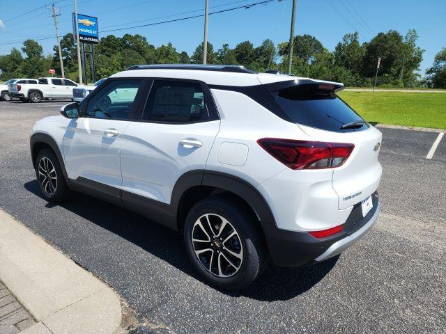 Photo of 2026 Summit White Chevrolet Trailblazer