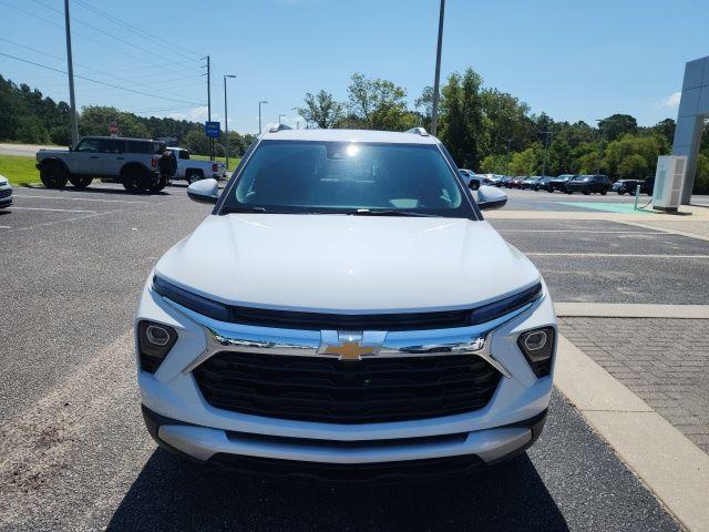Photo of 2026 Summit White Chevrolet Trailblazer