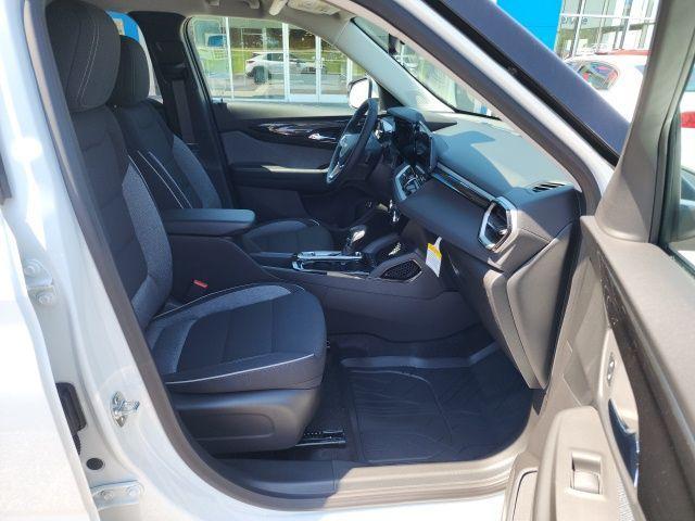 Photo of 2026 Summit White Chevrolet Trailblazer