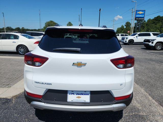 Photo of 2026 Summit White Chevrolet Trailblazer