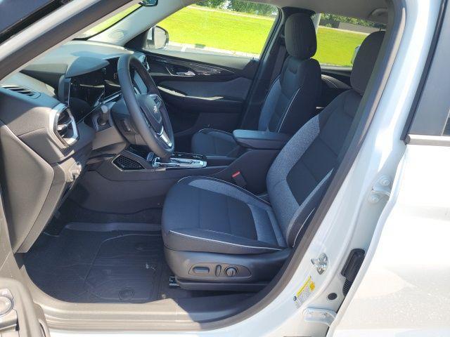 Photo of 2026 Summit White Chevrolet Trailblazer