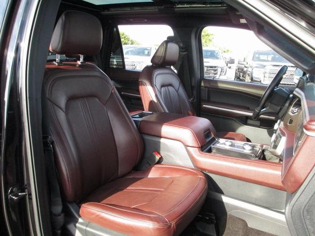 Photo of 2022 Agate Black Metallic Ford Expedition Max