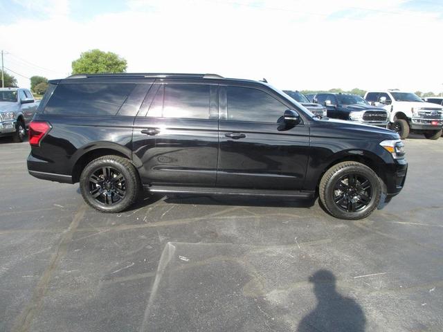 Photo of 2022 Agate Black Metallic Ford Expedition Max