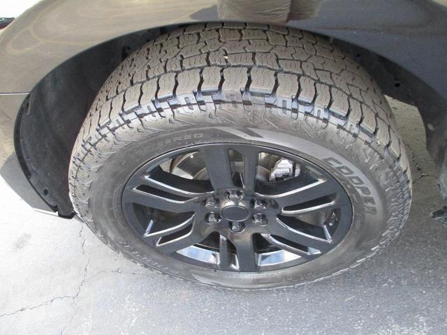 Photo of 2022 Agate Black Metallic Ford Expedition Max