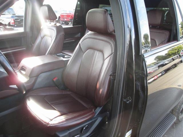 Photo of 2022 Agate Black Metallic Ford Expedition Max