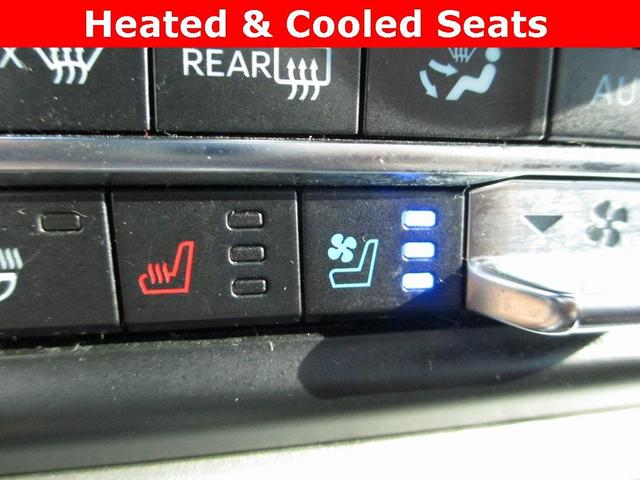 Photo of 2022 Agate Black Metallic Ford Expedition Max