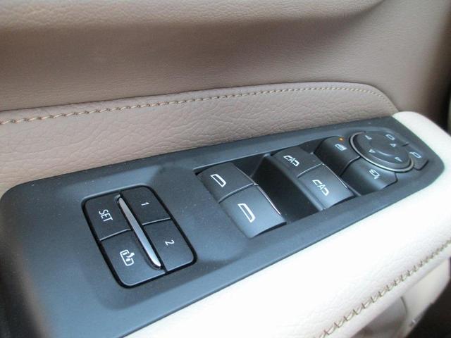 Photo of 2021 White Frost Tri-Coat GMC Yukon