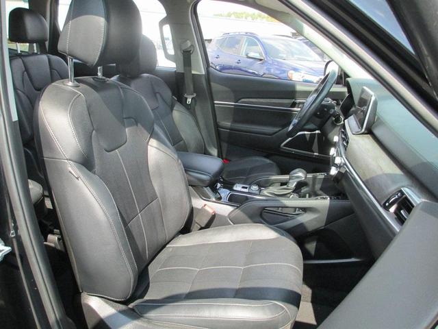 Photo of 2022 Ebony Black Kia Telluride