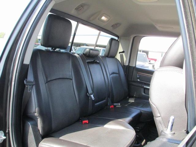 Photo of 2016 Brilliant Black Crystal Pearlcoat RAM 1500