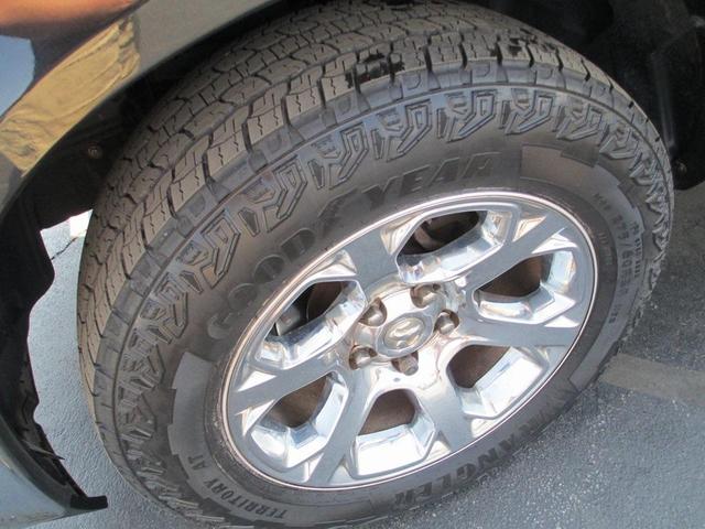 Photo of 2016 Brilliant Black Crystal Pearlcoat RAM 1500