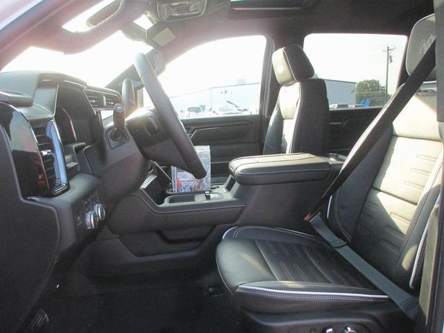 Photo of 2025 Summit White GMC Sierra 2500