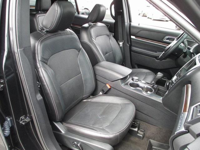 Photo of 2018 Shadow Black Ford Explorer