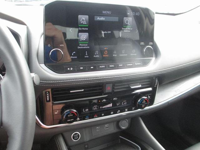 Photo of 2022 Champagne Silver Nissan Rogue