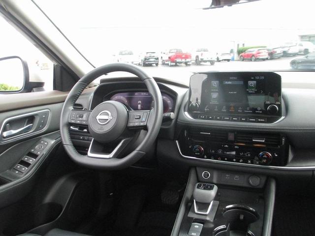 Photo of 2022 Champagne Silver Nissan Rogue