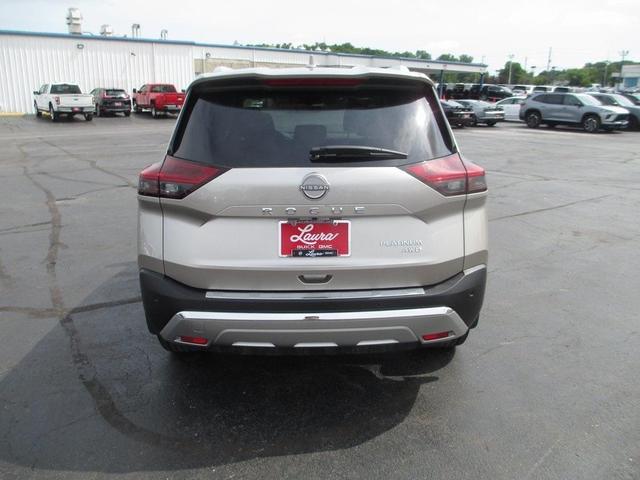 Photo of 2022 Champagne Silver Nissan Rogue