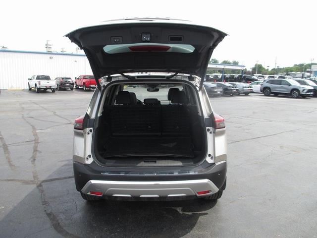 Photo of 2022 Champagne Silver Nissan Rogue