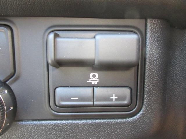 Photo of 2025 White Frost Tri-Coat GMC Yukon XL
