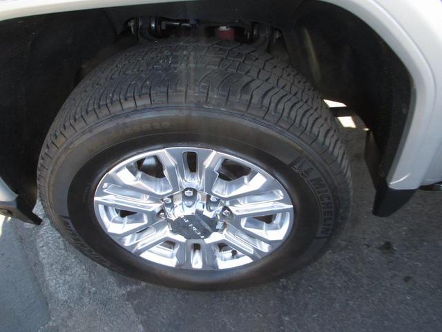 Photo of 2023 Quicksilver Metallic GMC Sierra 2500
