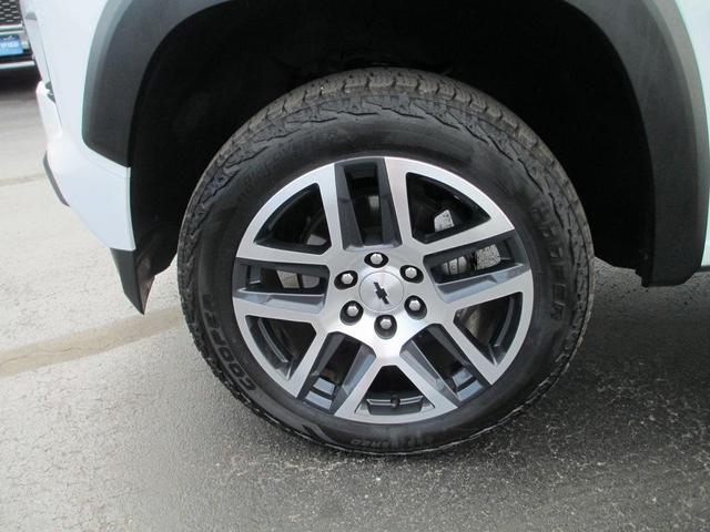 Photo of 2023 Summit White Chevrolet Colorado