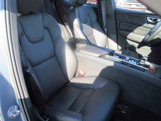 Photo of 2024 Thunder Gray Metallic Volvo XC60