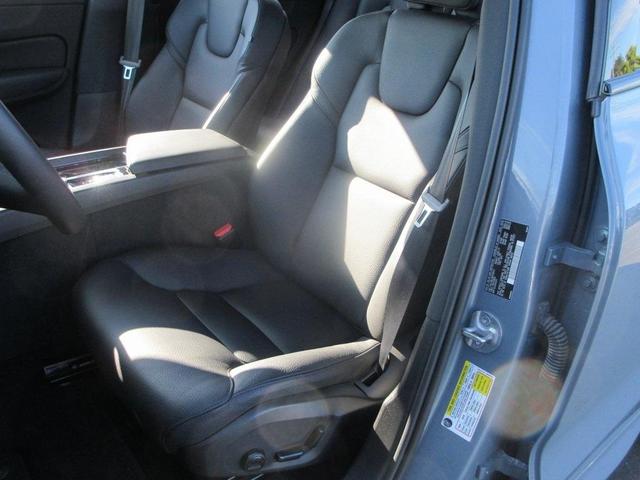 Photo of 2024 Thunder Gray Metallic Volvo XC60
