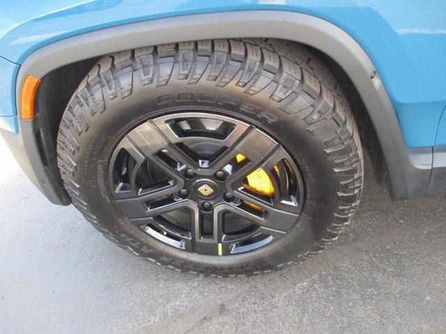 Photo of 2022 Rivian Blue Rivian R1T