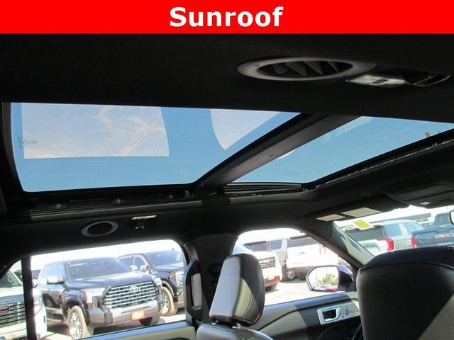 Photo of 2022 Star White Ford Explorer