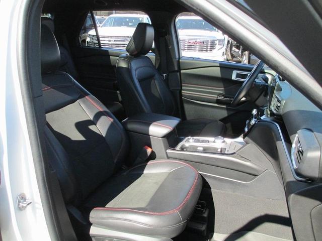 Photo of 2022 Star White Ford Explorer