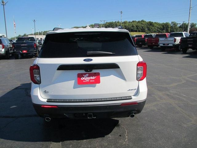 Photo of 2022 Star White Ford Explorer