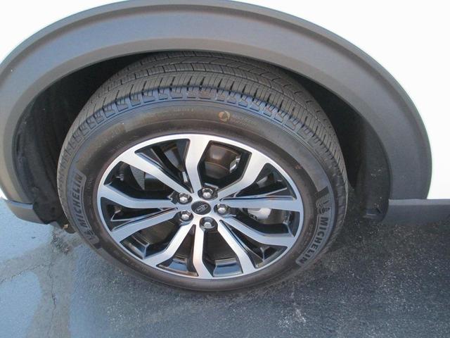 Photo of 2022 Star White Ford Explorer