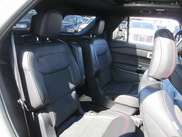 Photo of 2022 Star White Ford Explorer