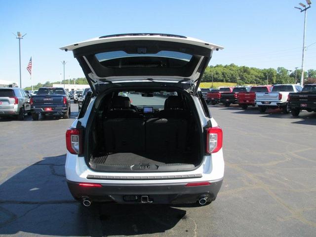 Photo of 2022 Star White Ford Explorer