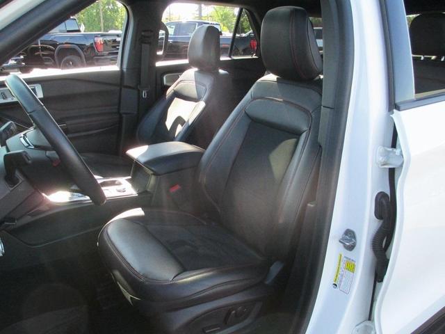 Photo of 2022 Star White Ford Explorer
