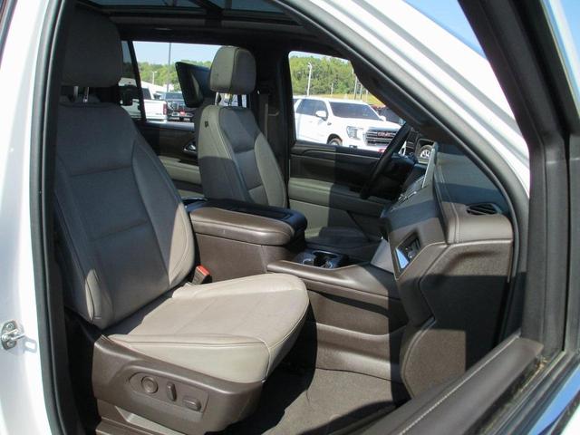 Photo of 2021 White Frost Tri-Coat GMC Yukon XL