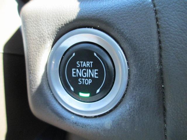 Photo of 2021 White Frost Tri-Coat GMC Yukon XL